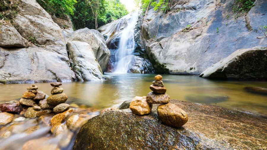 27 Waterfalls Tour with Entrance Fee & Lunch - Seven waterfalls or 27, and why water levels matter