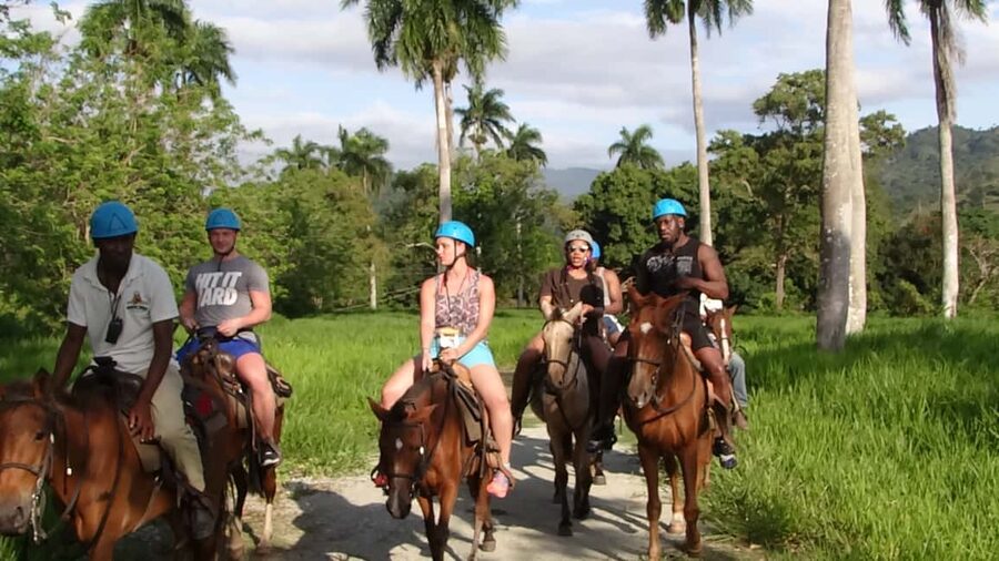 27 Waterfalls: Zip 'n Splash Adventure with Horse Ride - What to pack and what to wear