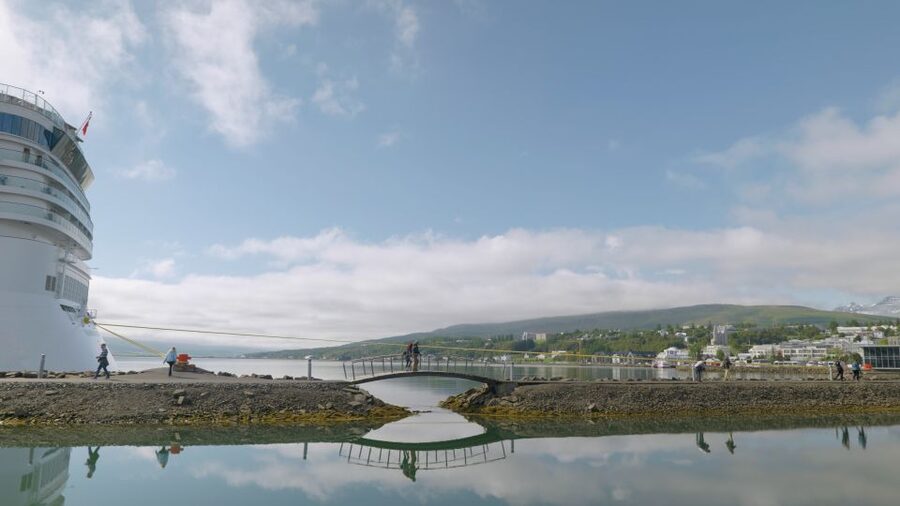 Akureyri Port: Lake Mývatn and Godafoss Waterfall Tour - Hverir’s bubbling mud and sulfur steam