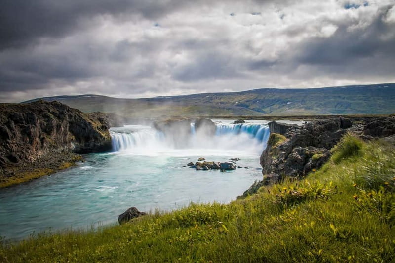 Akureyri Port: Myvatn Nature Baths & Godafoss Waterfall Tour - Guides, drivers, and the human side of the tour