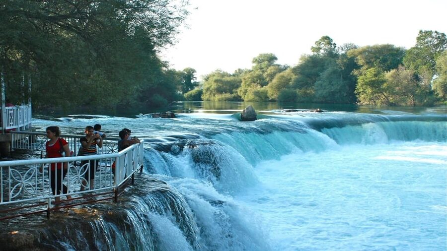 Alanya/Side: Manavgat River & Waterfall, Boat Tour, & Bazaar - Guides, communication, and group atmosphere