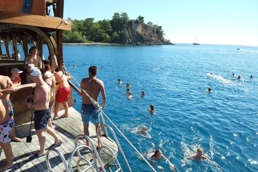 Antalya: Beach & Waterfalls Boat Trip w/ Lunch & Soft Drinks - Sea caves and the lower Duden stop