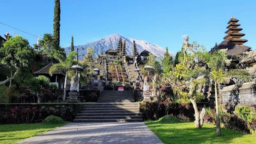 Bali: Besakih temple, Tukad Cepung waterfall, Penglipuran - Why these three Bali stops work together
