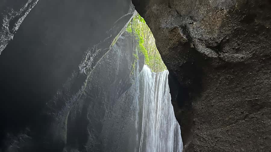 Bali: Besakih temple, Tukad Cepung waterfall, Penglipuran - Timing, meals, and small details that matter