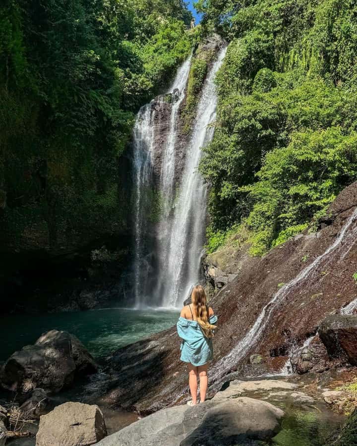 Bali: Cliff Jumping Gitgit Waterfalls & Rice Terrace Tour - Lunch in Singaraja