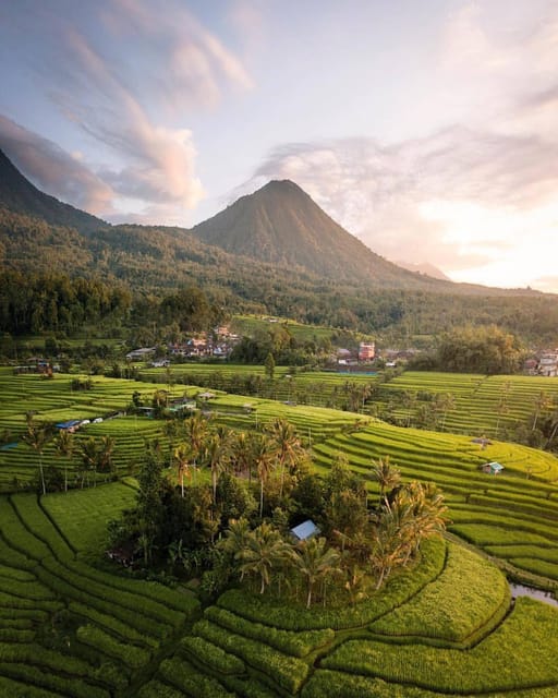 Bali: Discover Jungle Waterfalls and Rice Terraces - What to pack for wet steps and hot fields