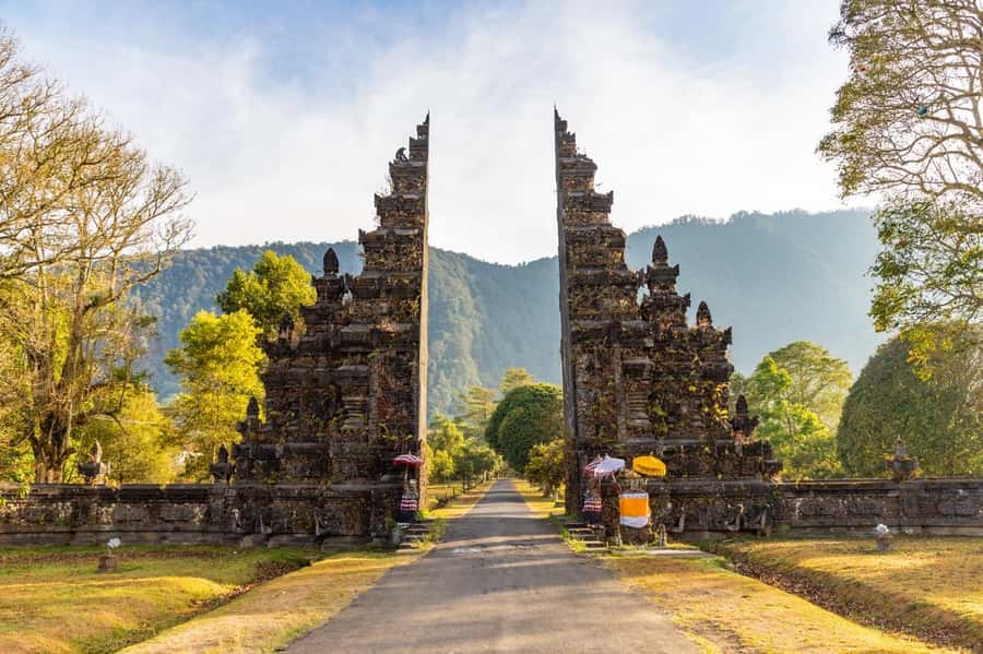 Bali: Lake Bratan, Handara Gate, Waterfall & Swing Tour - What the $35 price really buys