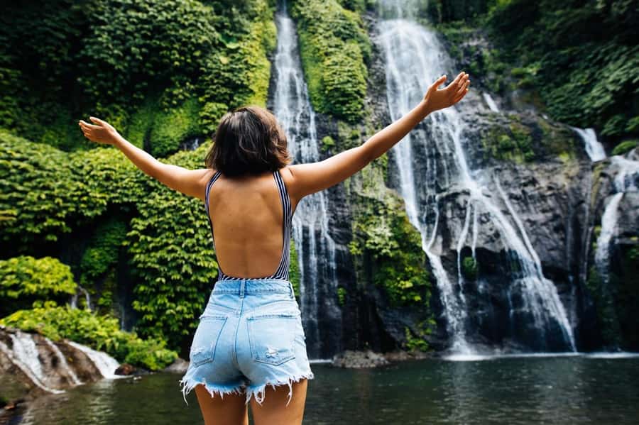 Bali: Lake Bratan, Handara Gate, Waterfall & Swing Tour - Who should book this experience