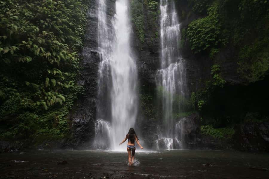 Bali: Lake Bratan, Handara Gate, Waterfall & Swing Tour - Handara Gate: a quick photo stop