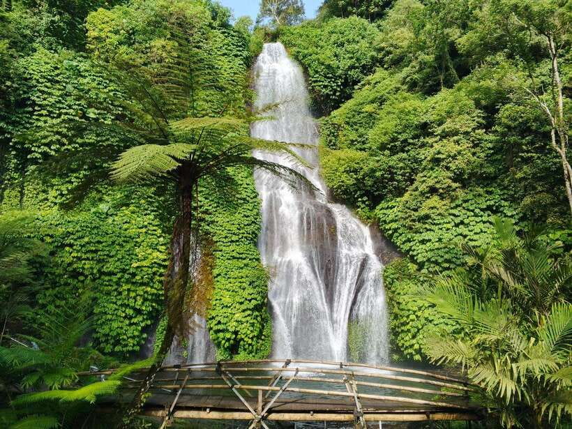 Bali: Lake Temple, Jatiluwih Rice Terrace & Waterfall Tour - Handara Gate, a short stop with a big photo reputation