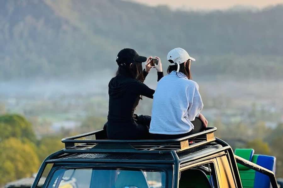 Bali: Mt Batur Jeep Sunrise & Taman Sari Waterfall Tour - Sunrise over Lake Batur
