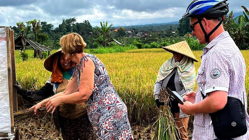 Bali: Sidemen Valley Cycling Tour with Gembleng Waterfall - Seeing how Balinese arak is made