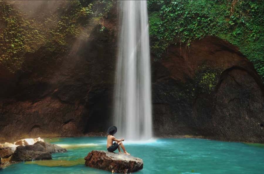 Bali Top's 3 Waterfalls - Temple And Rice Terrace - Kanto Lampo Waterfall: a close-up start