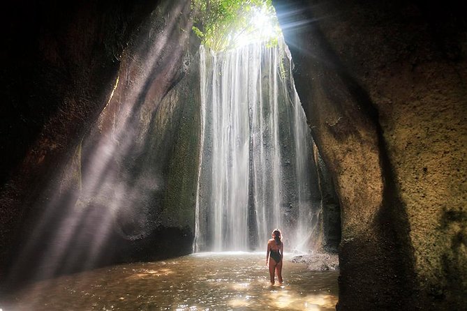 Bali Tour : Tegenungan - Tukad Cepung - Kanto Lampo - Tibumana Waterfall - Tukad Cepung and its cave-like approach