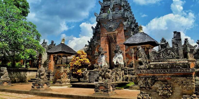 Bali: Ubud Waterfall, Village and Pool Club Day Trip - Sacred Monkey Forest Sanctuary adds a second nature stop