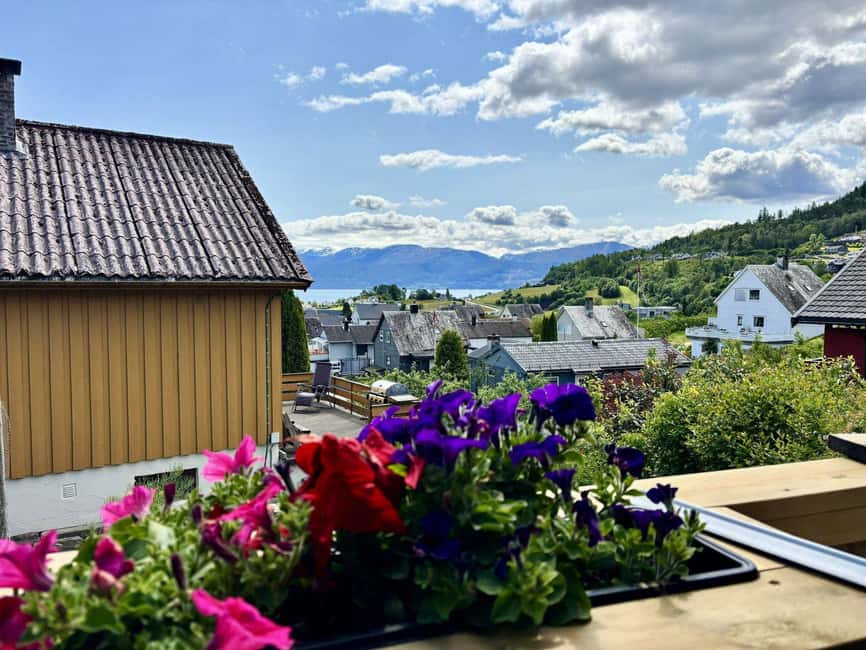 Bergen: Hardangerfjord & Waterfalls Bus Tour with Apple Pie - Salthammeren’s Stone Age carvings