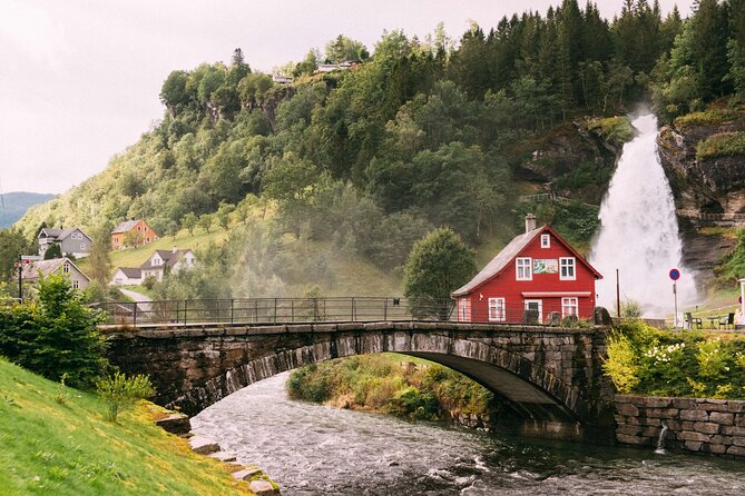 Bergen in a day, Guided tour: Old Town, Waterfalls & Waffles - Norheimsund and a slower fjord-side pause