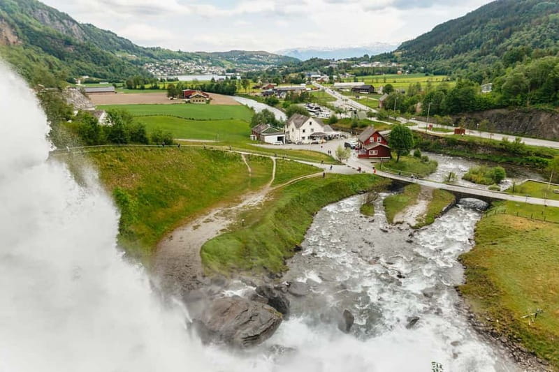 Bergen: Old Town and Waterfalls Guided Tour with Waffles - Key points to know before booking