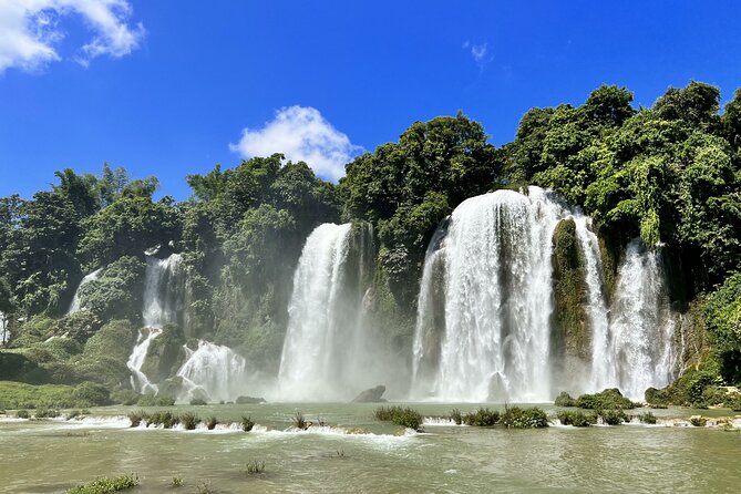 Cao Bang: Ban Gioc Waterfall Full-Day With Local Guide - Truc Lam Ban Gioc Pagoda and the road to the falls