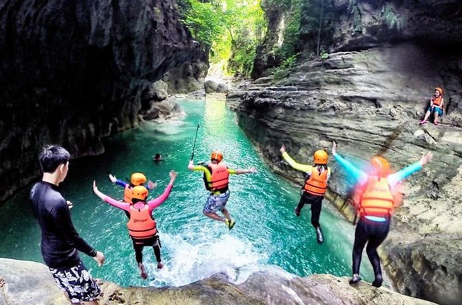 Cebu: Oslob Whale Shark Swimming and Kawasan Falls Canyoneering - My verdict on the $119 price