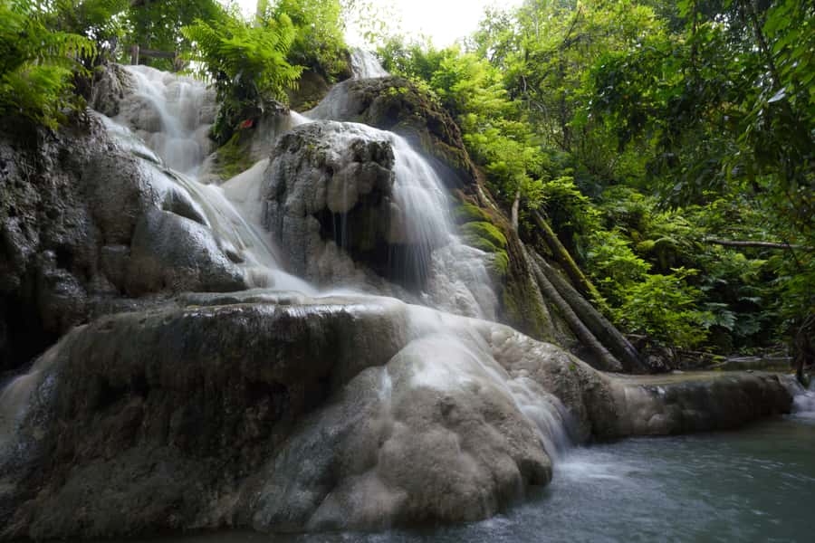 Chiang Mai: Bua Thong Sticky Waterfall & Huge Cave & Buffet - The van ride and the morning schedule