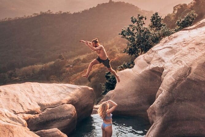 Diyaluma Waterfall and Natural Pool Bath With Lunch - Why Diyaluma Falls is worth the road time