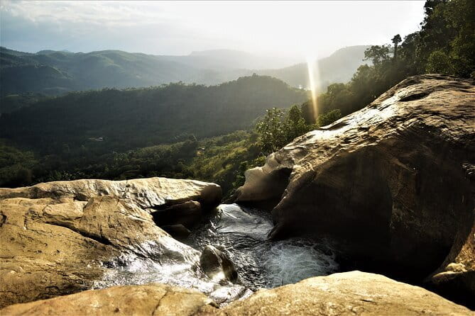 Diyaluma Waterfall and Natural Pool Bath With Lunch - Walking through the forest to Diyaluma