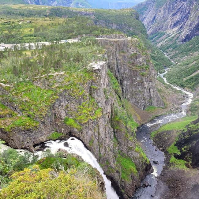 Eidfjord: Vøringsfossen Waterfalls Round-Trip Shuttle - What the shuttle does well