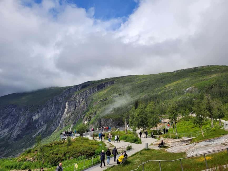 Eidfjord: Vøringsfossen Waterfalls Round-Trip Shuttle - Price and what you receive