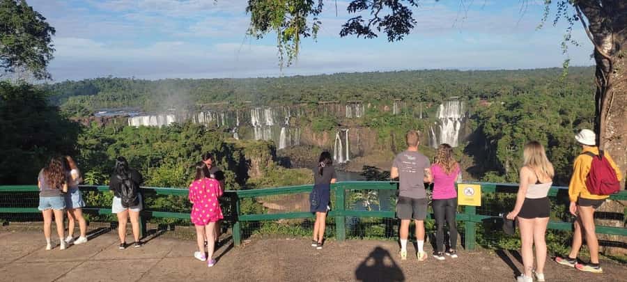 Foz do Iguaçu: Brazil/Argentina Sides Iguazu Falls Day Tour - Crossing the border with a guide who keeps the day moving