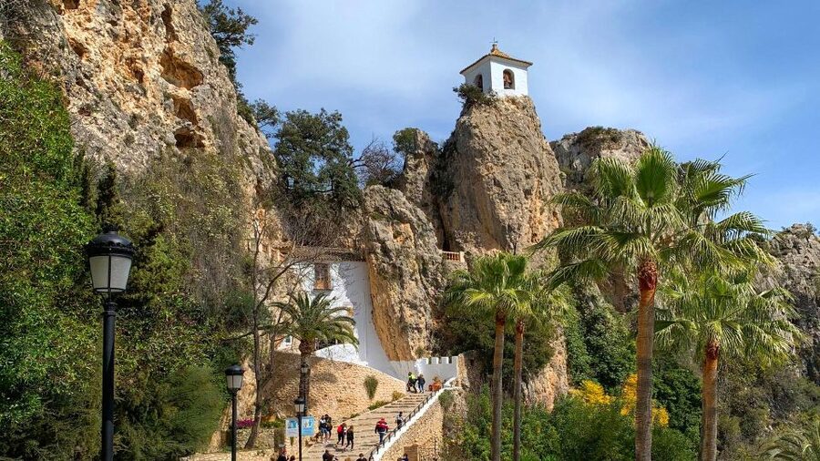 From Alicante/Benidorm: Guadalest & Algar Waterfalls Tour - Guides who make the road time useful