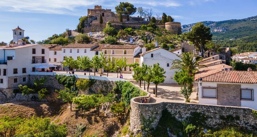 From Alicante/Benidorm: Guadalest & Algar Waterfalls Tour - The castle, stairs, and free time