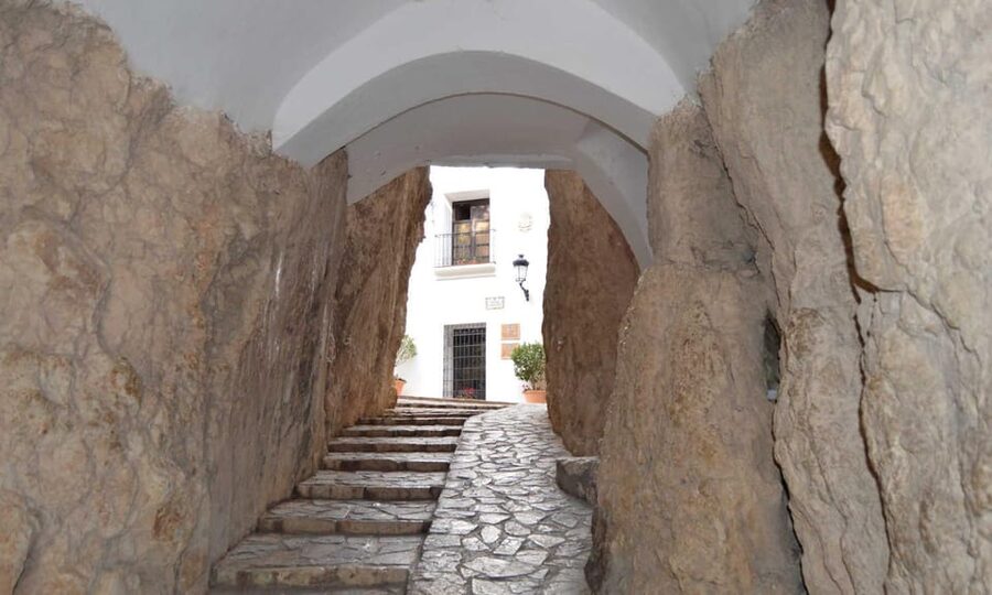 From Benidorm: Guadalest, Altea & ticket in Algar Waterfalls - FAQ