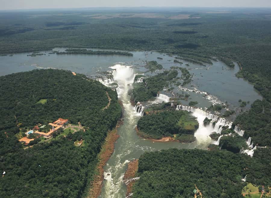 From Foz do Iguaçu: Argentinean Falls Tour with Pickup - What the eight-hour schedule can and cannot do