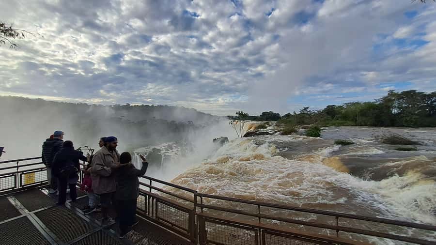 From Foz do Iguaçu: Iguazú Falls Boat Ride Argentina - Lunch is a pause, not the main event