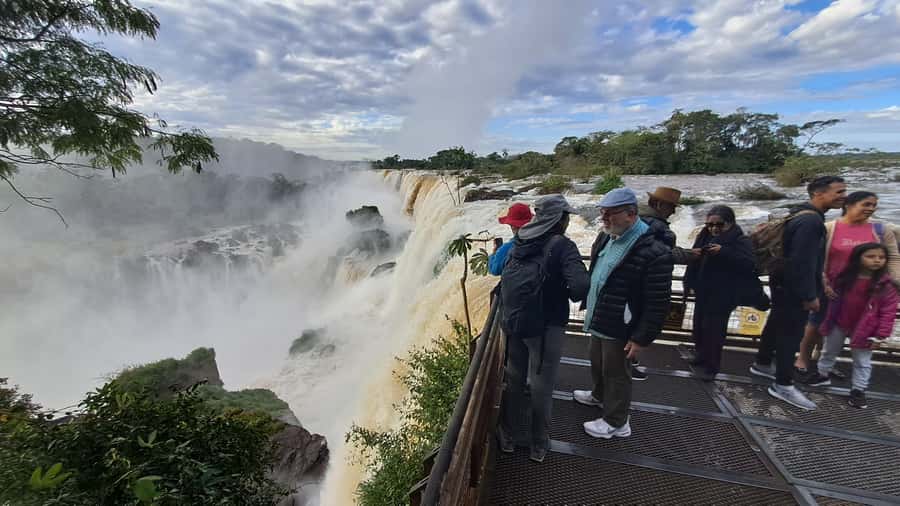 From Foz do Iguaçu: Iguazú Falls Boat Ride Argentina - Guides and group size make the difference