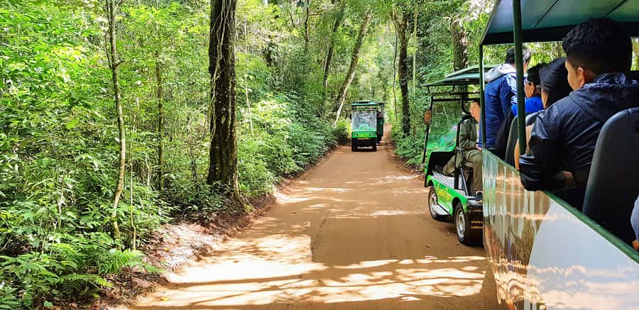 From Foz do Iguazu: Brazil Iguazu Falls & Macuco Safari Boat - Guides, languages, and how much help to expect