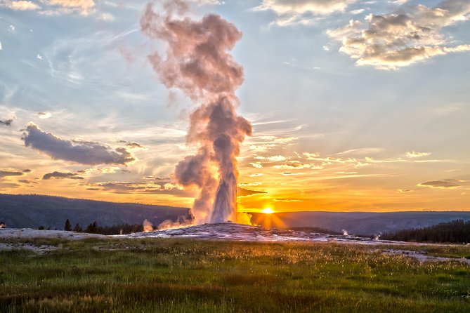 From Jackson Hole: Yellowstone Old Faithful, Waterfalls and Wildlife Day Tour - Grand Canyon of the Yellowstone and the Lower Falls