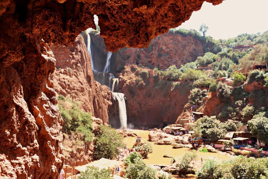 From Marrakech: Ouzoud Waterfalls Guided Tour & Boat Ride - What the guide adds to a low-cost day trip