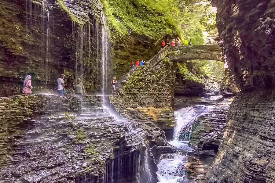 From NYC: Niagara Falls with Outlet Shopping, 2-Day Tour - The Canadian side and Queen Victoria Park