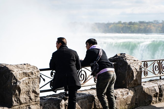 FROM TORONTO: Niagara Day Tour w/ Niagara on the Lake & Boat Ride - Free time at Table Rock and Clifton Hill