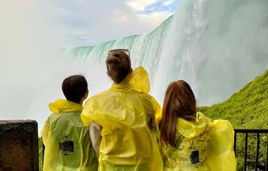 From Toronto: Niagara Falls Tour + Boat Ride and/or Journey - The guide can make or break the schedule