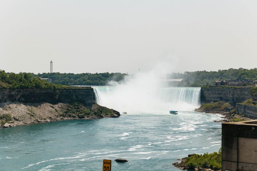 From Toronto: Niagara Falls + Winery, Cruise, & Lunch Option - Who should book this Niagara Falls tour?