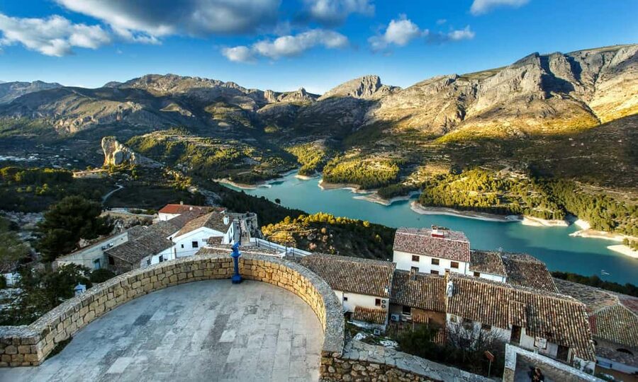 From Valencia: Trip to Guadalest, Altea, and entry to the Algar Waterfalls - Guadalest: a medieval village above the mountains