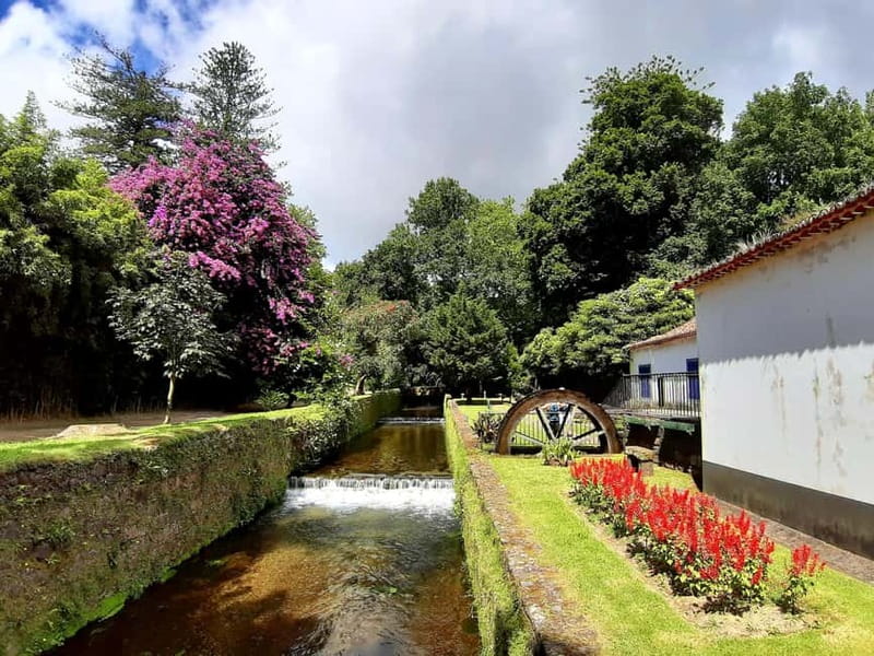Furnas Volcano: Full Day Tour, Hot Springs & Waterfalls - Pico do Ferro: the best first look at Furnas