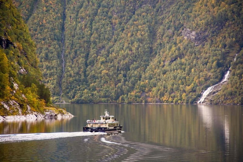 Geiranger: Fjord and Waterfalls Sightseeing Boat Trip - Choosing the best place to sit