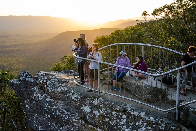 Grampians National Park with MacKenzie Falls and Kangaroos - Halls Gap introduces the park