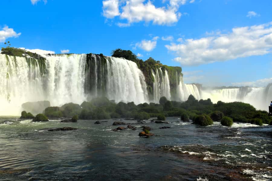 Iguassu Waterfalls: 1 Day Tour Brazil and Argentina's sides - Why seeing both sides in one day makes sense