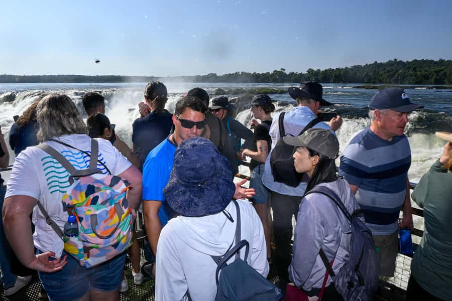 Iguassu Waterfalls: 1 Day Tour Brazil and Argentina's sides - What the guide adds to the day
