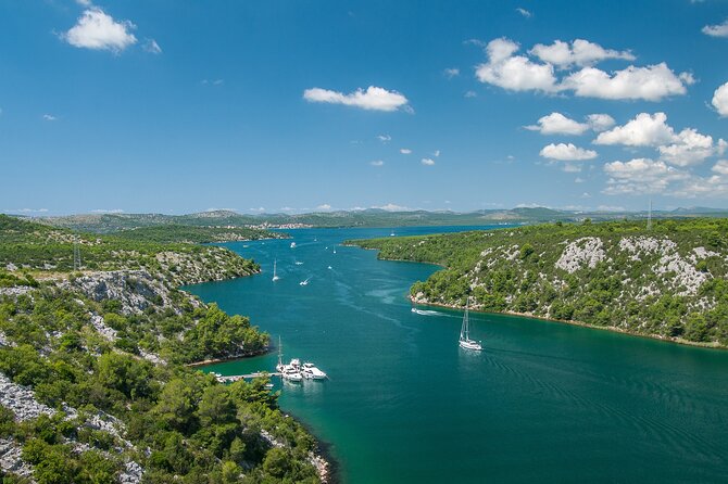 Krka waterfalls tour from Split - blue & green oasis - The guide makes the schedule work
